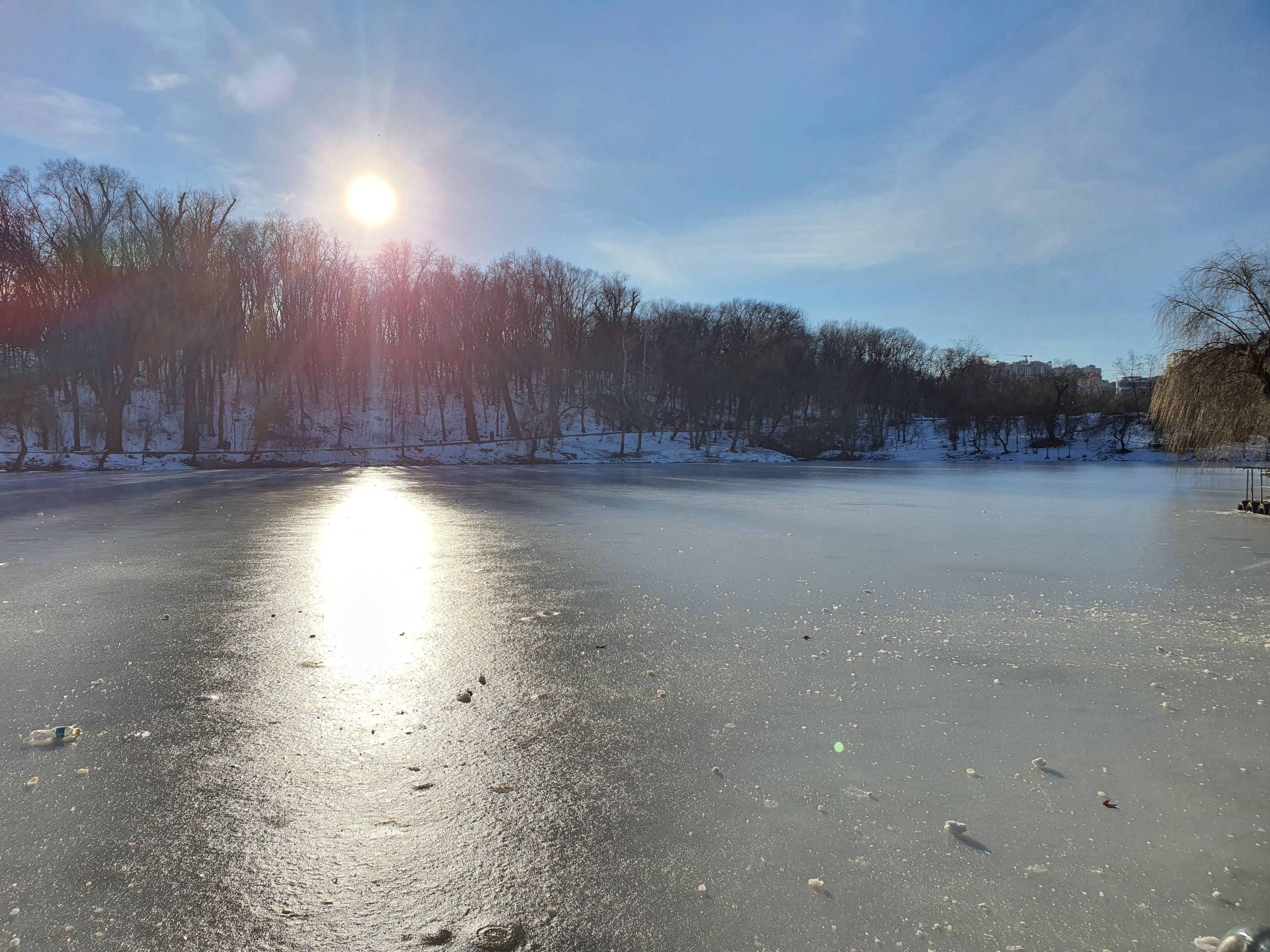 Lac înghețat iarna — Rose Valley Park (Parcul Valea Trandafirilor), Chișinău, Republic of Moldova
